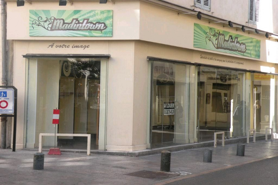location Local commercial Nimes - Photo 2