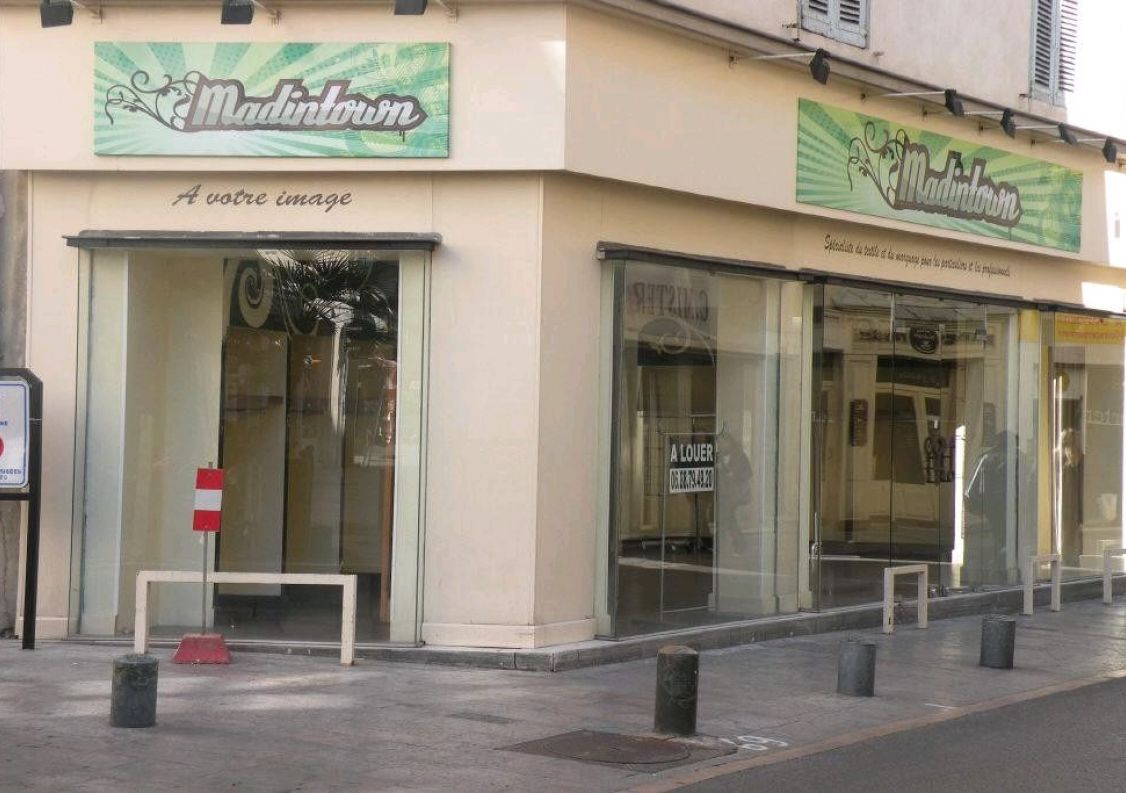 location Local commercial Nimes