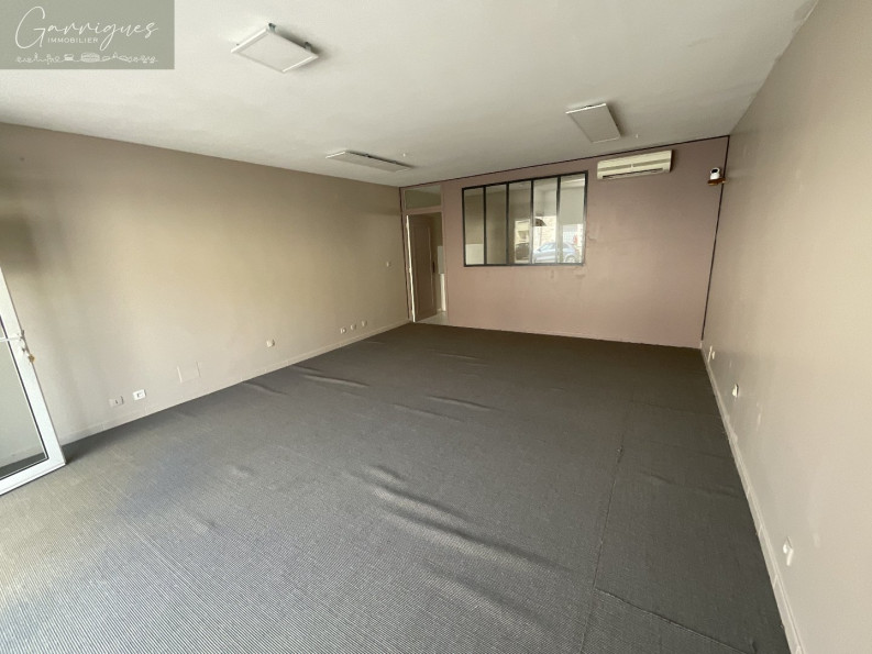 location Local commercial Milhaud - Photo 2