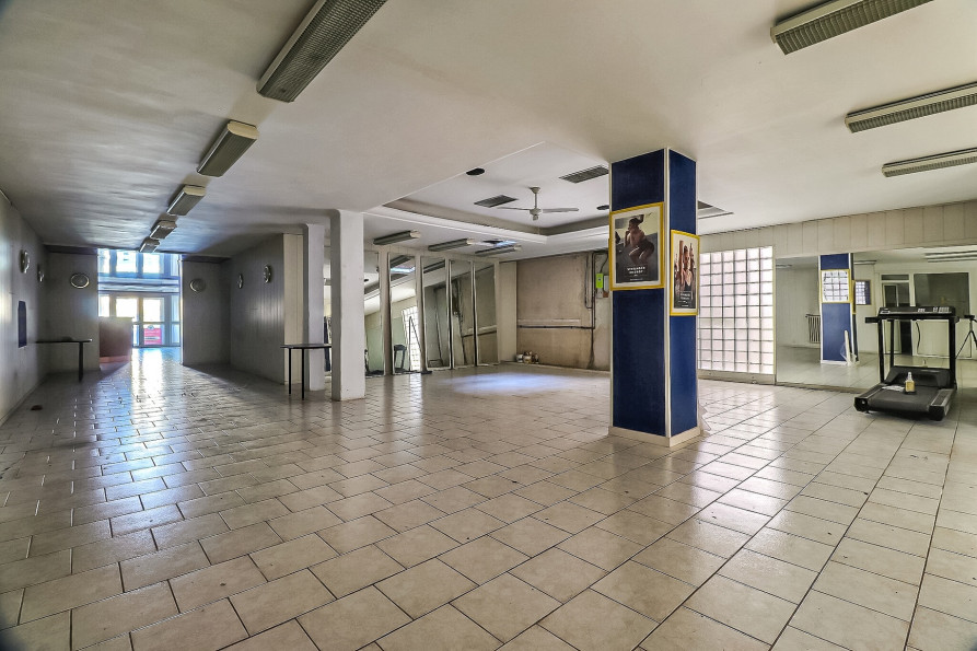 vente Local commercial Salon De Provence - Photo 3