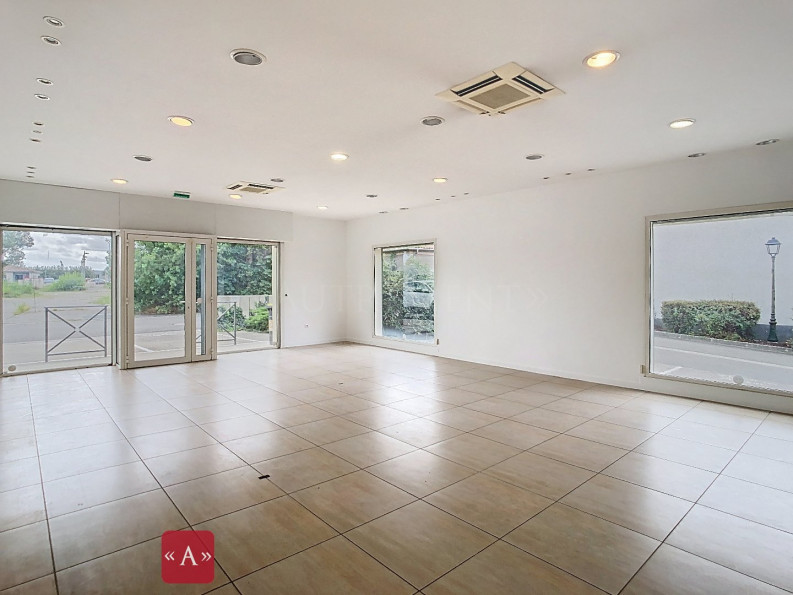 vente Local commercial Bessieres - Photo 1