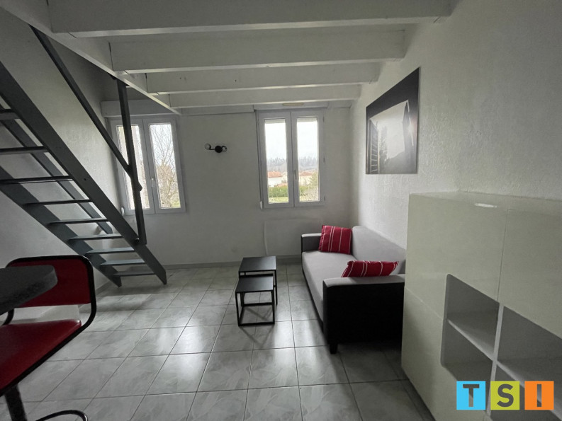 location Appartement mezzanine Gourdan Polignan - Photo 1