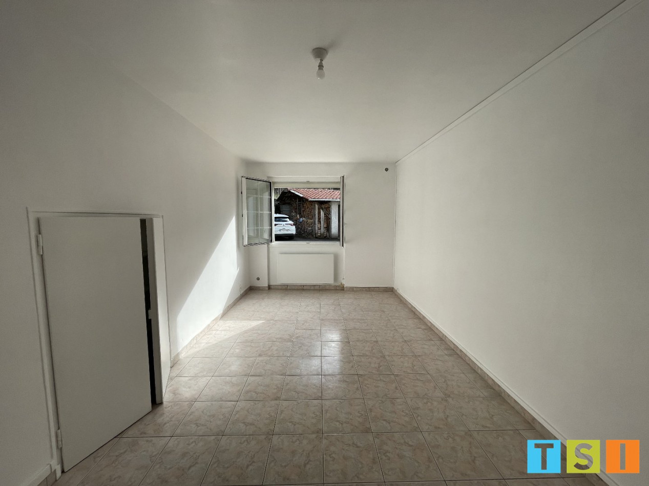 location Appartement Lombres