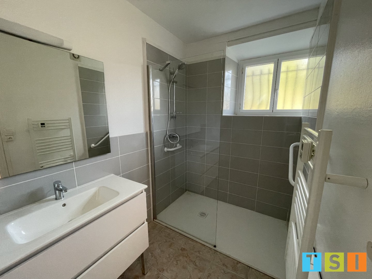 location Appartement Lombres