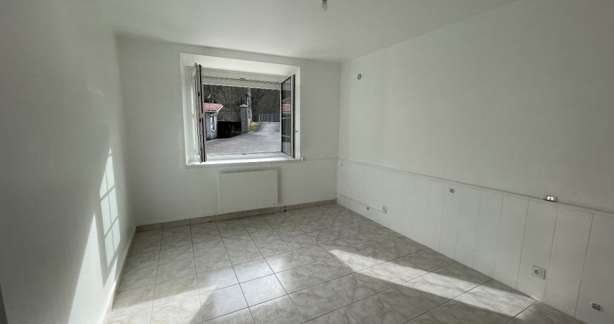 location Appartement rénové Lombres