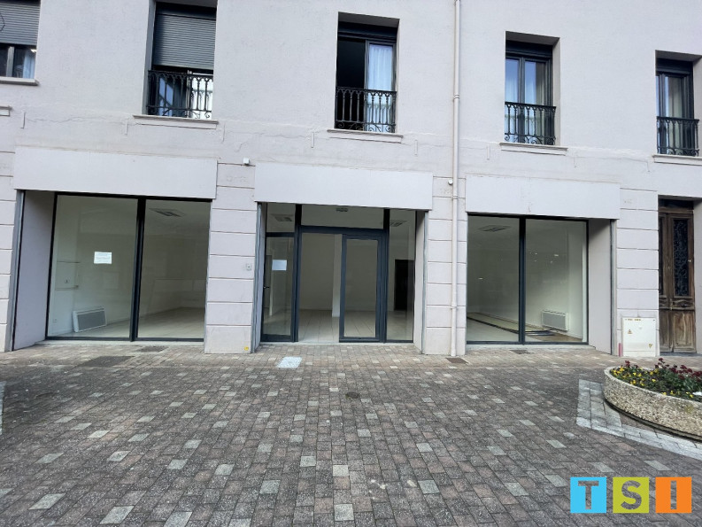 location Local commercial Bagneres De Luchon - Photo 1