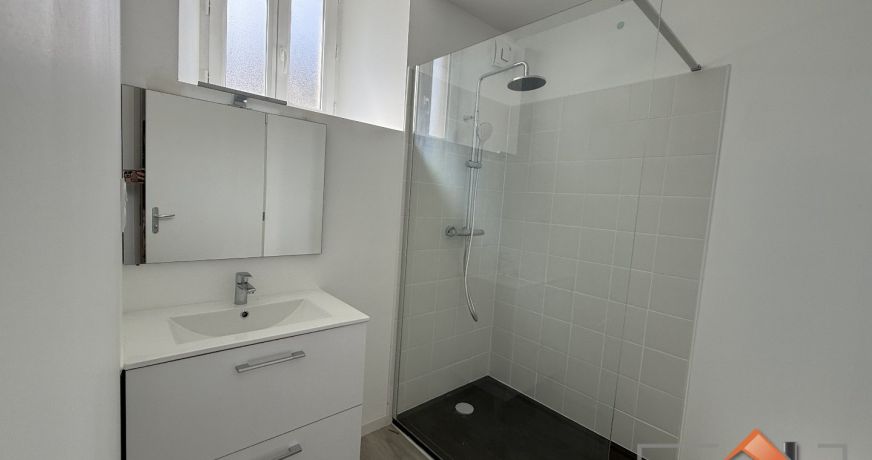 à louer Appartement Mane