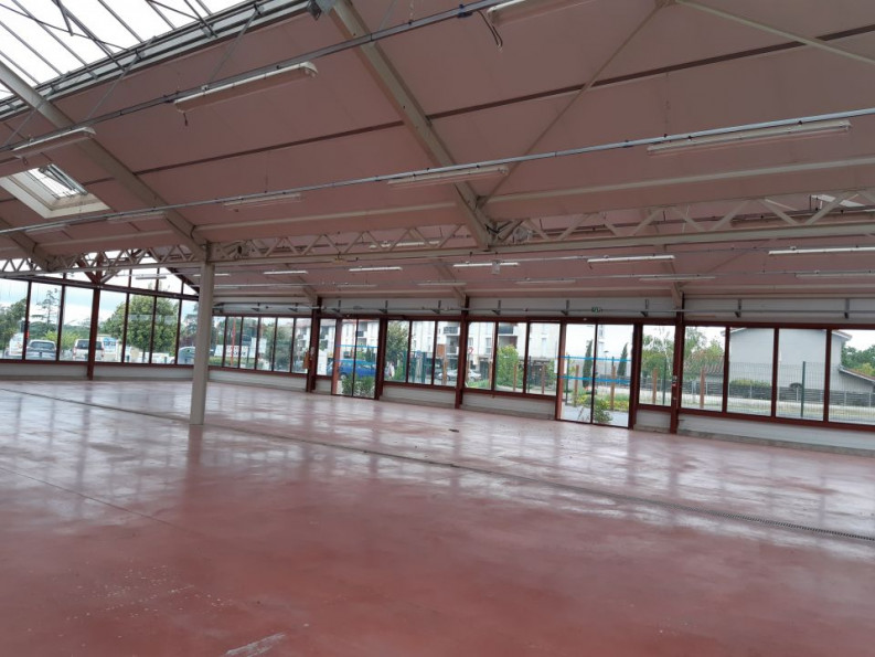 location Local commercial Bouloc - Photo 1