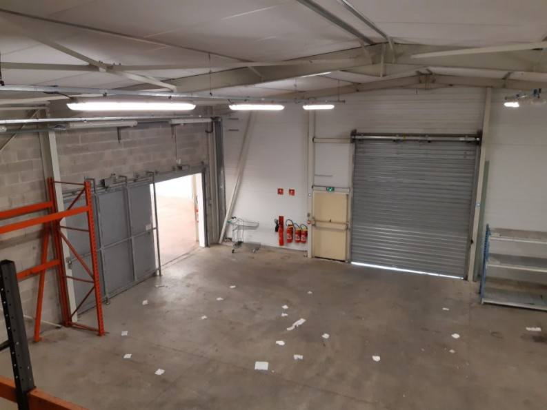 location Local commercial Bouloc - Photo 2