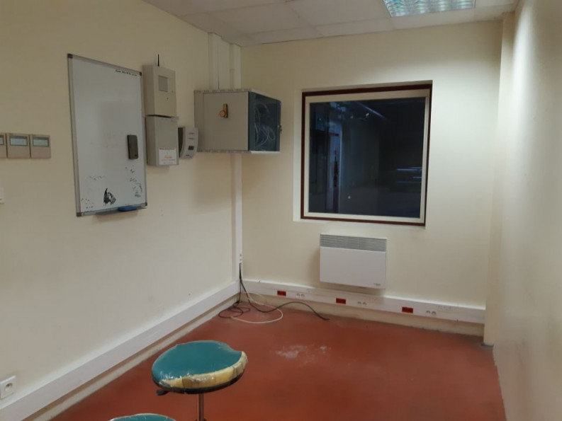 location Local commercial Bouloc - Photo 4