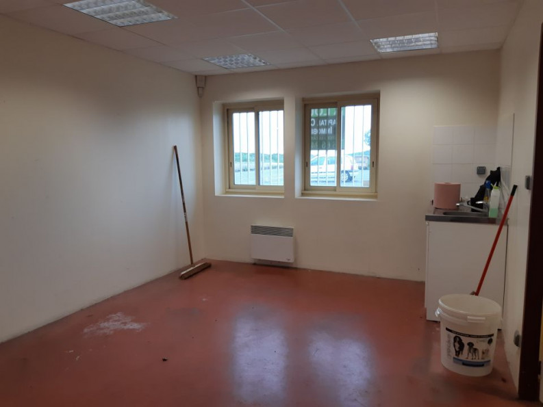 location Local commercial Bouloc - Photo 5