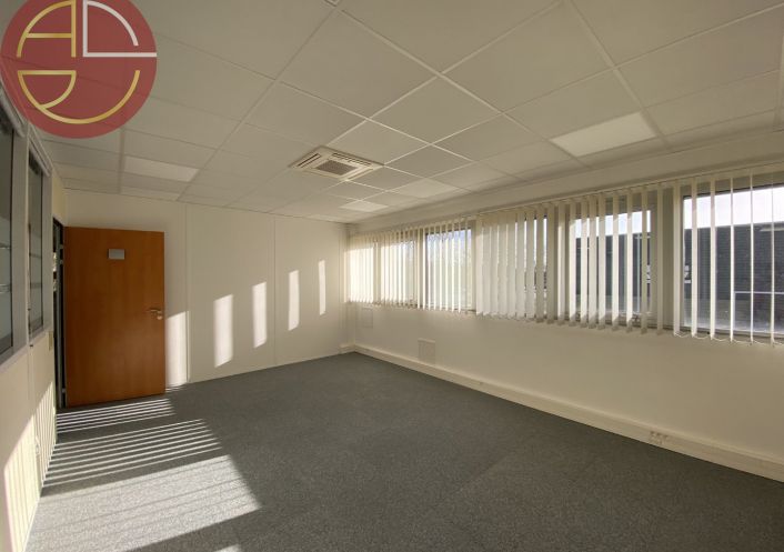 location Bureau Castelnau D'estretefonds