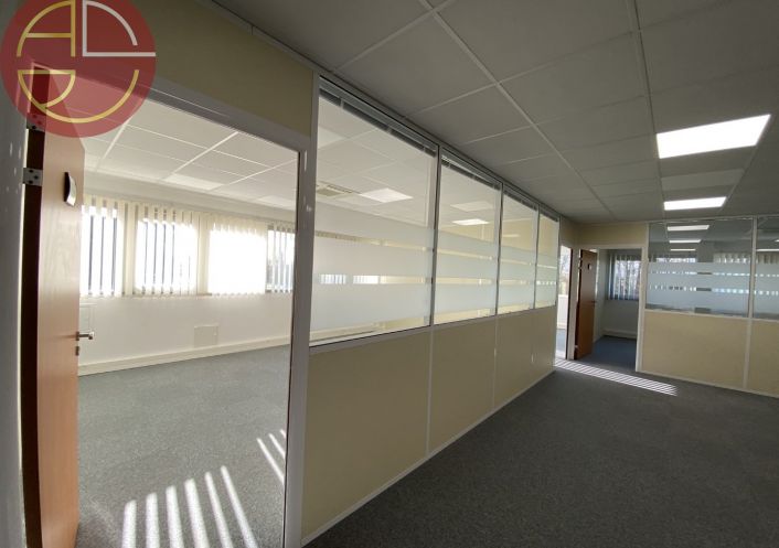 location Bureau Castelnau D'estretefonds