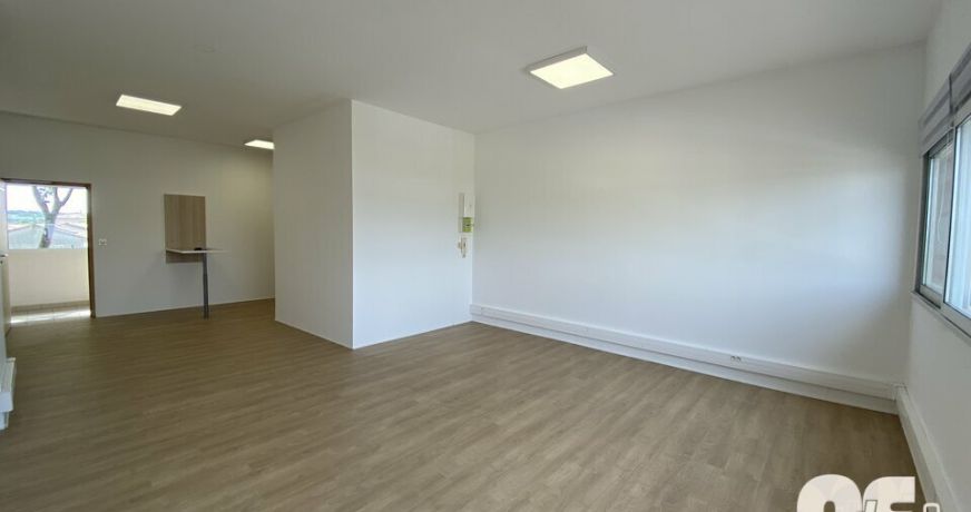 location Bureau Castelnau D'estretefonds