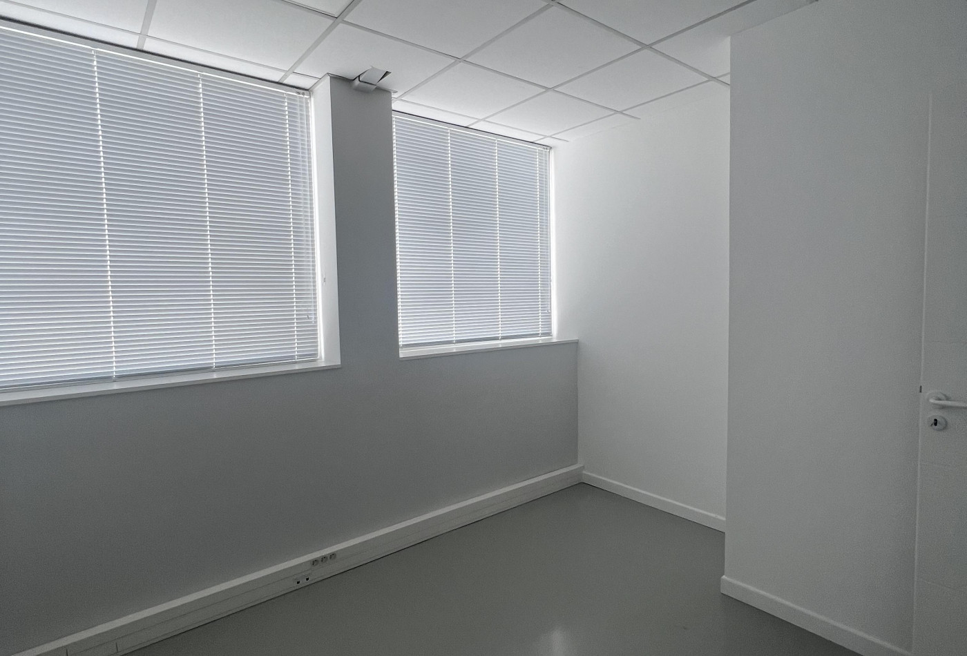 location Bureau - Photo 2