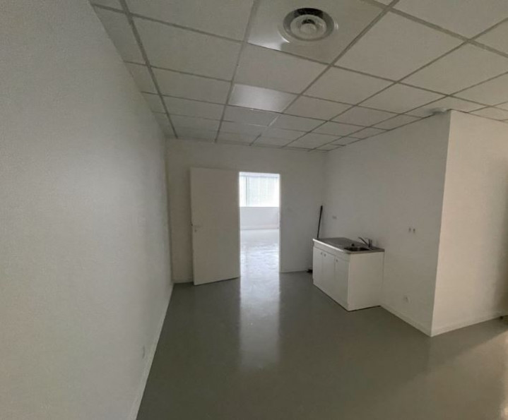 location Bureau - Photo 3