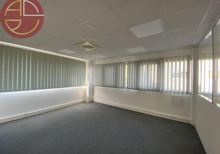 location Bureau Castelnau D'estretefonds