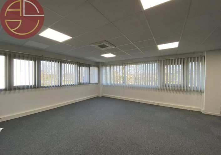 location Bureau Castelnau D'estretefonds