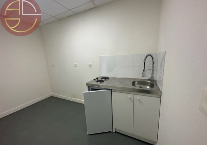 location Entrepot Saint-jory