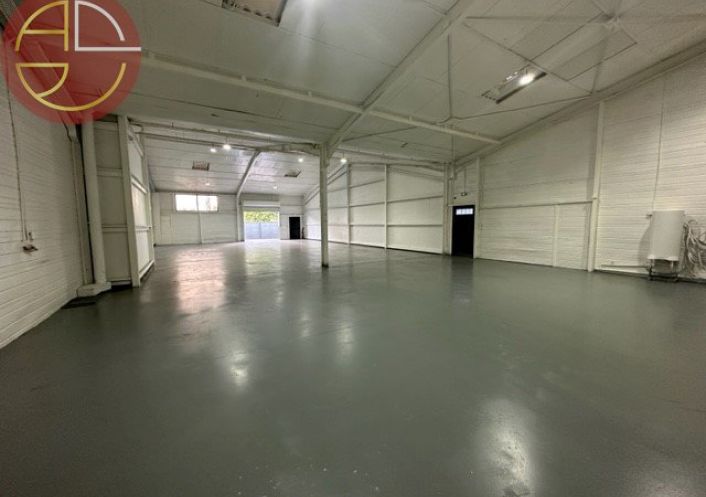 location Entrepot Saint-jory