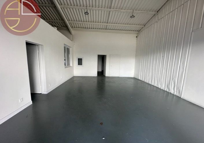 location Entrepot Saint-jory
