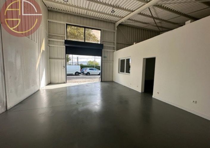 location Entrepot Saint-jory