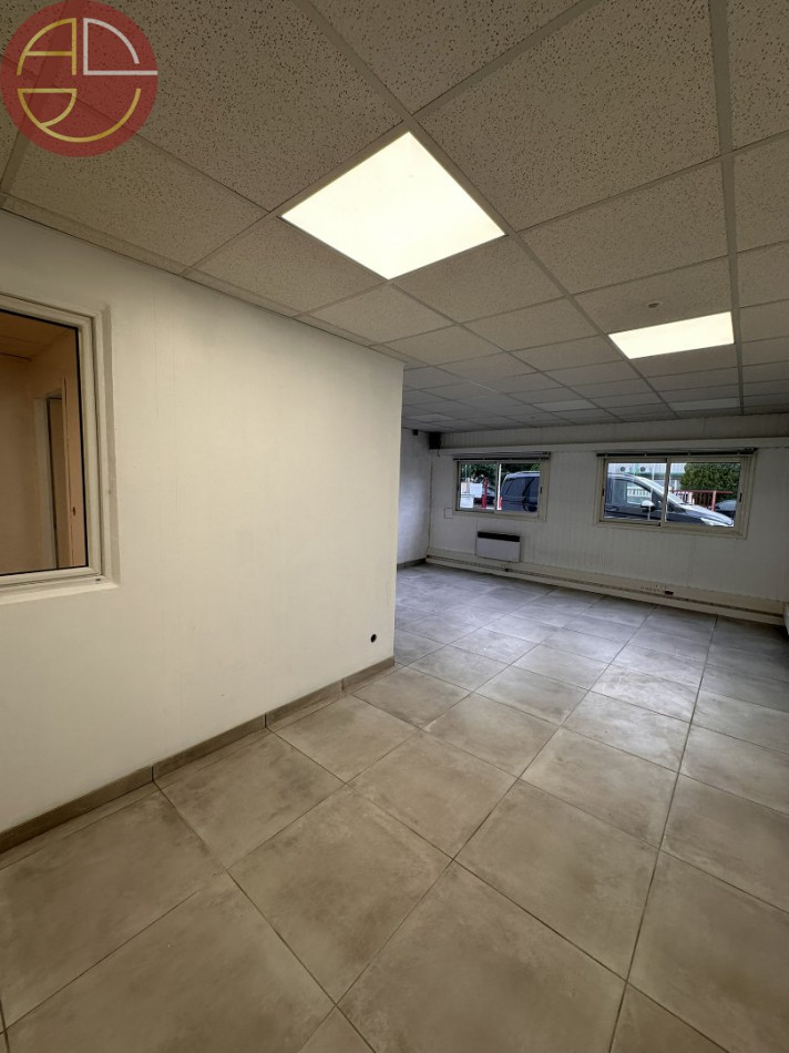 location Entrepot Gratentour - Photo 10