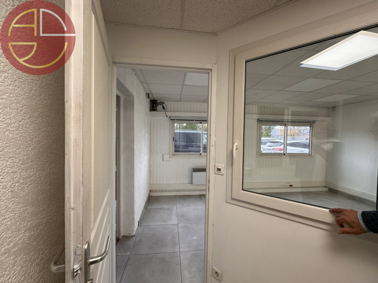 location Entrepot Gratentour - Photo 3