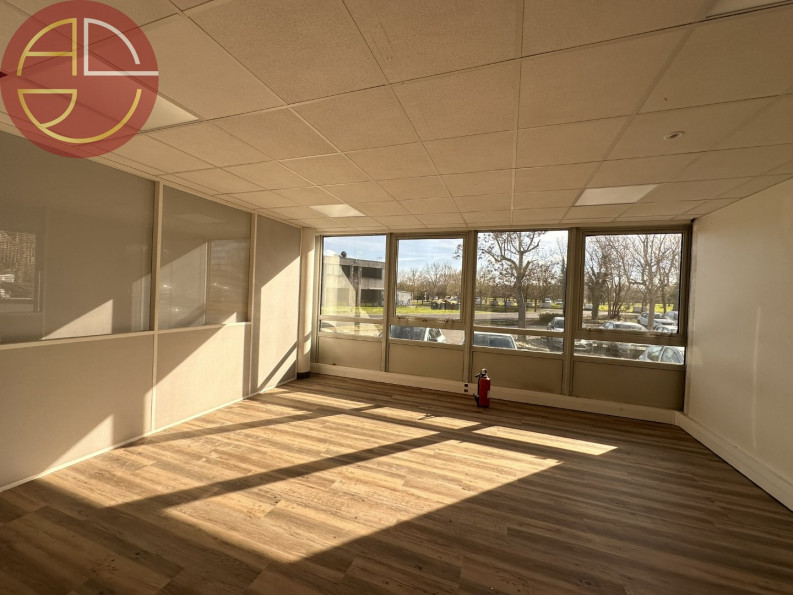 location Bureau Labege - Photo 1