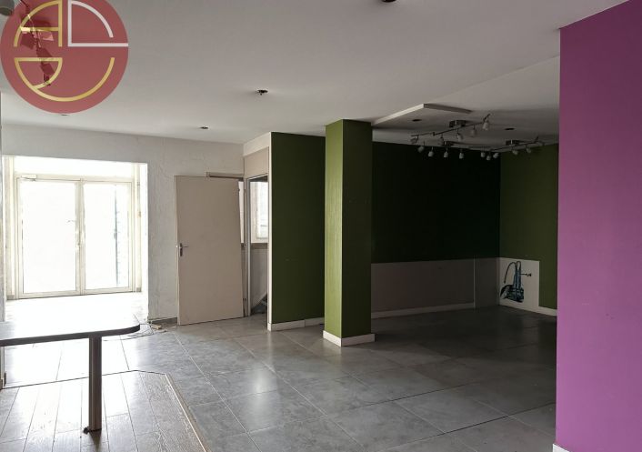 location Entrepot Pins-justaret