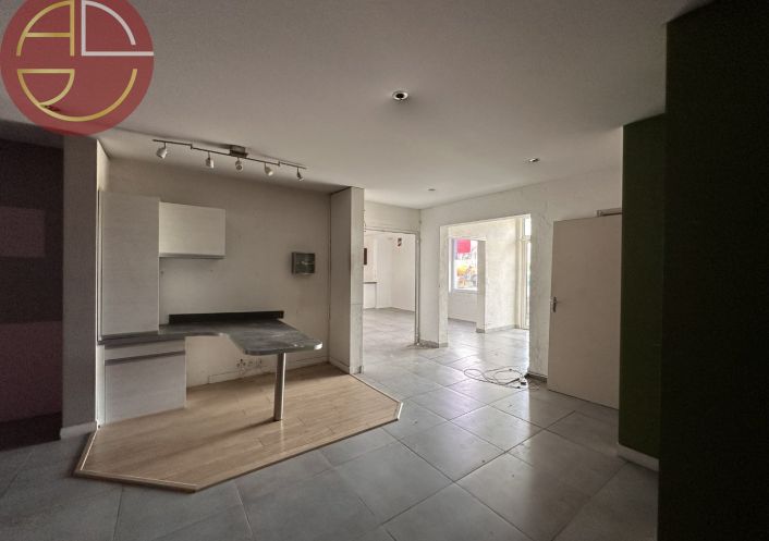 location Entrepot Pins-justaret