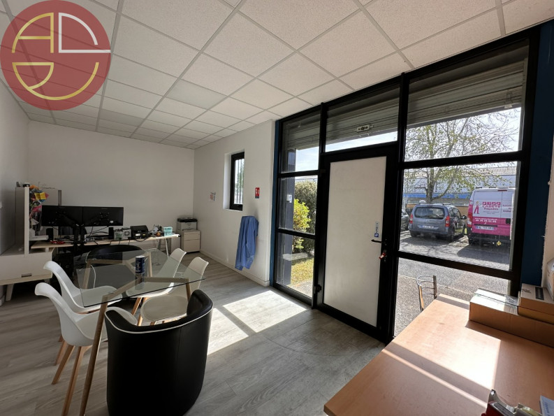 location Entrepot L Union - Photo 1