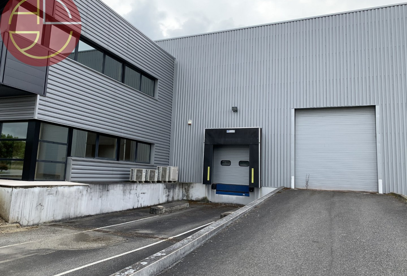 location Entrepot Castelnau-d'estretefonds - Photo 1