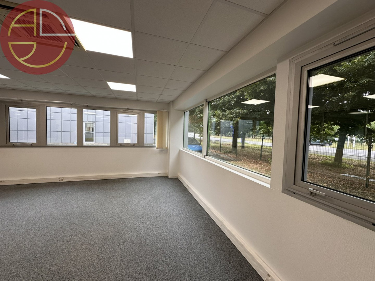 location Local commercial Castelnau-d'estretefonds - Photo 3