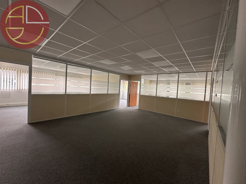 location Bureau Castelnau-d'estretefonds - Photo 3