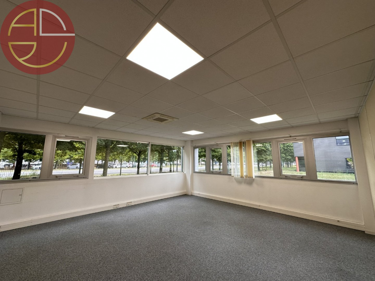 location Bureau Castelnau-d'estretefonds - Photo 2