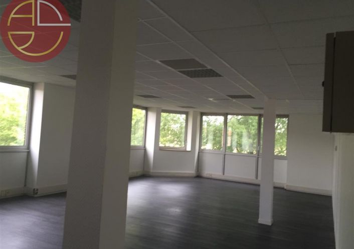 location Bureau Labege