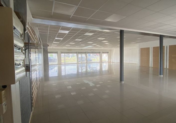 location Local commercial Leguevin