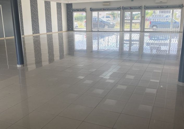 location Local commercial Leguevin