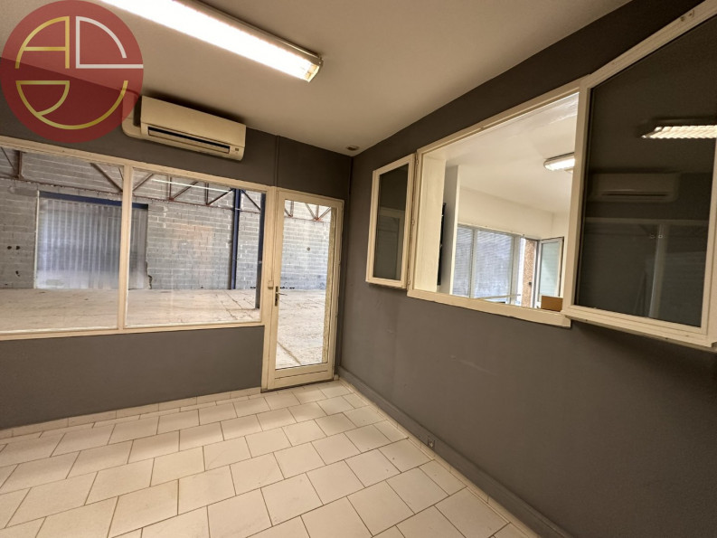 location Entrepot L'isle-jourdain - Photo 4