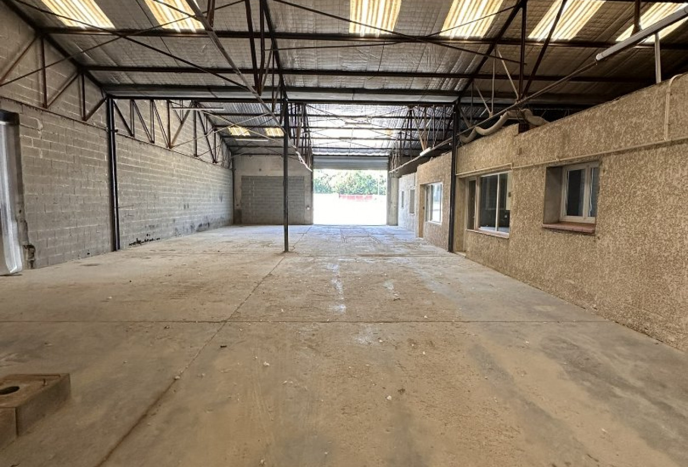 location Entrepot L'isle-jourdain - Photo 2