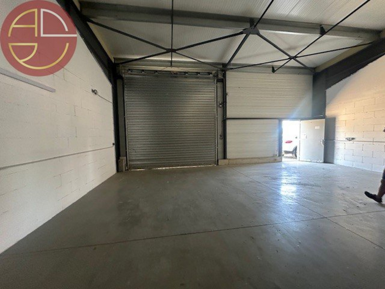 location Entrepot L'union - Photo 1