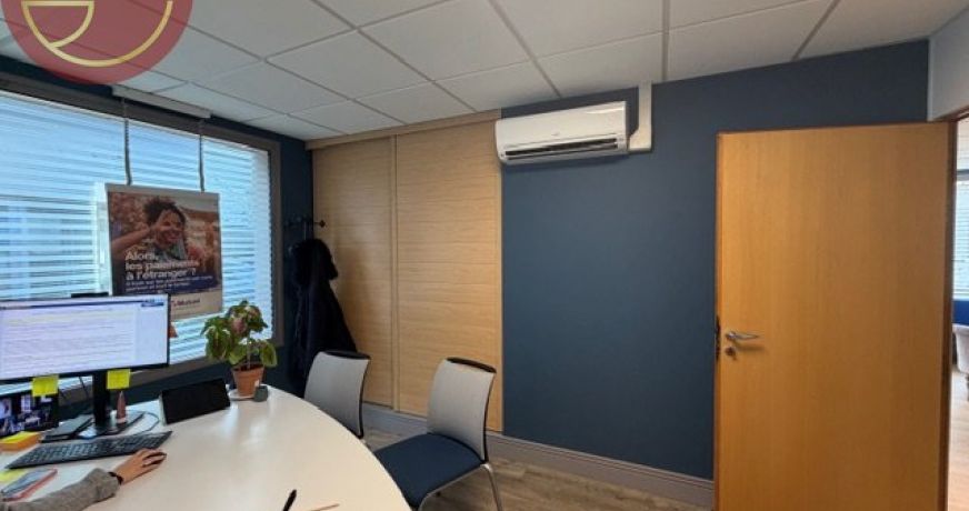 location Local commercial Leguevin