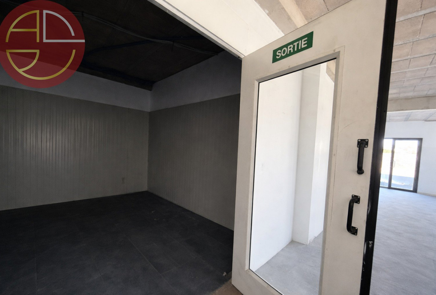 location Local commercial Saint-lys - Photo 3