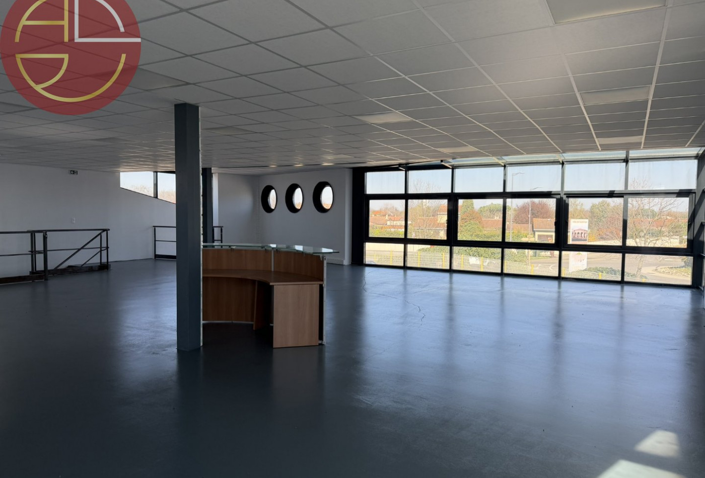 location Local commercial Saint-lys - Photo 6