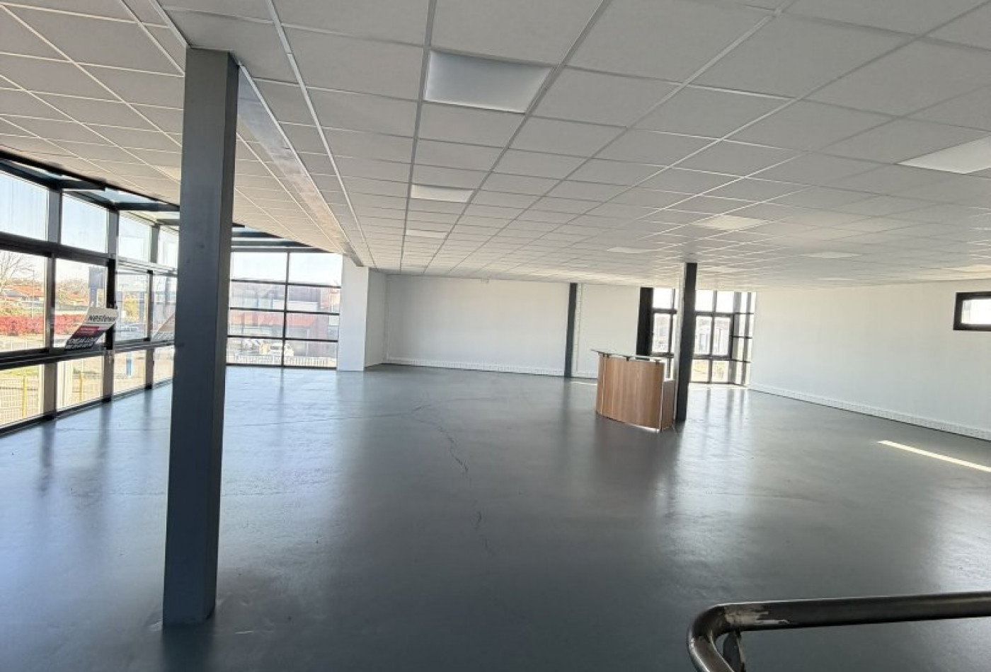 location Local commercial Saint-lys - Photo 5
