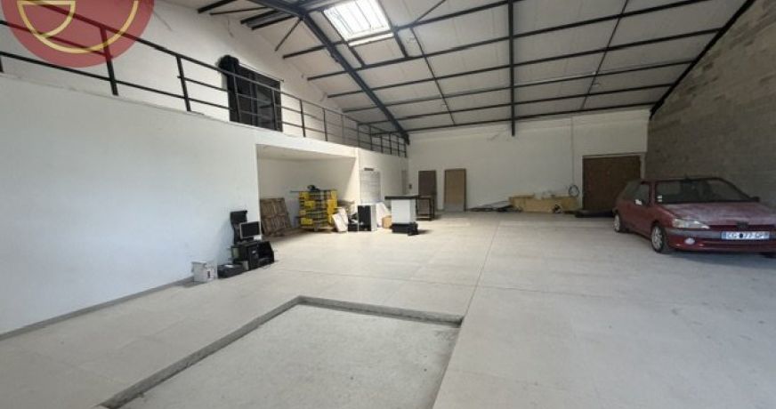 location Entrepot Saint-jory