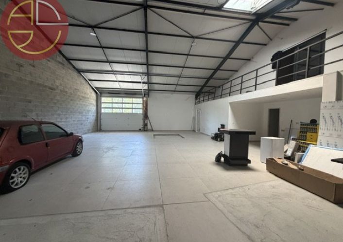 location Entrepot Saint-jory