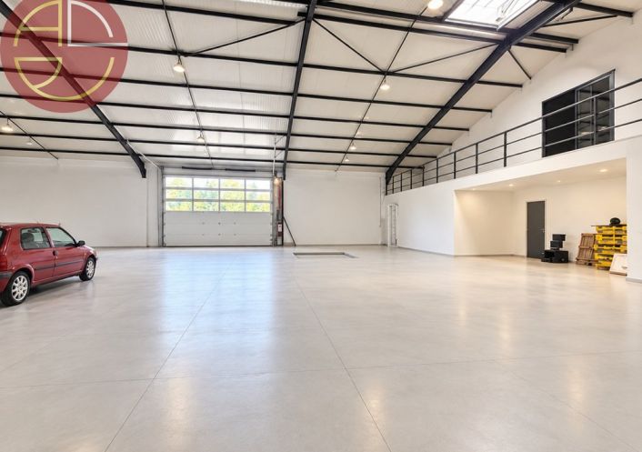 location Entrepot Saint-jory