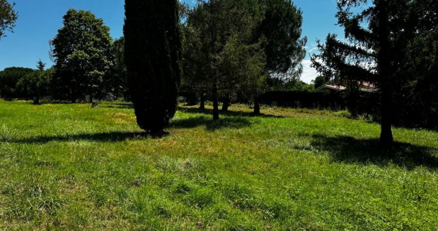 à vendre Terrain constructible Ayguesvives